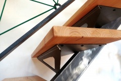 detail-escalier-metal-bois-1